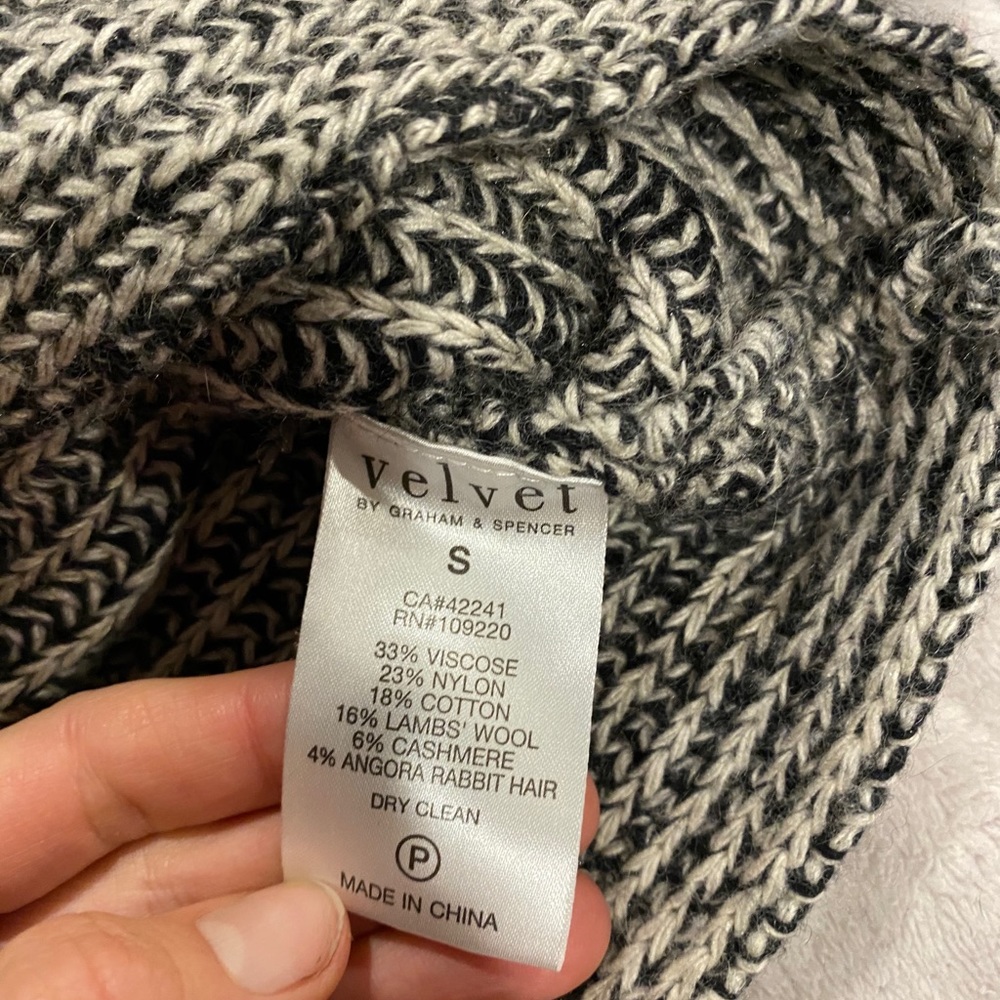 Sweater - Picture 3 of 3